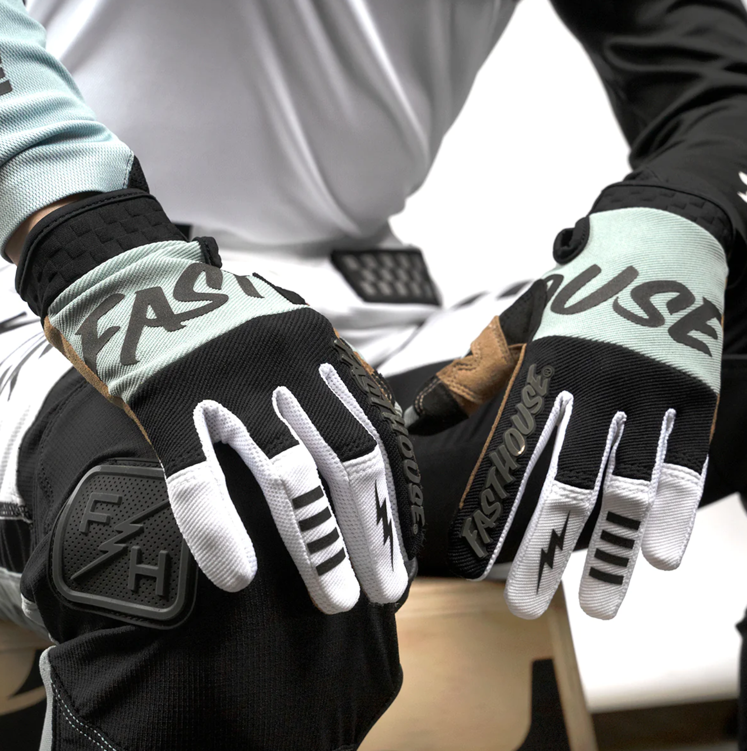 Speed Style Sector Glove - SkylineBlack (2)